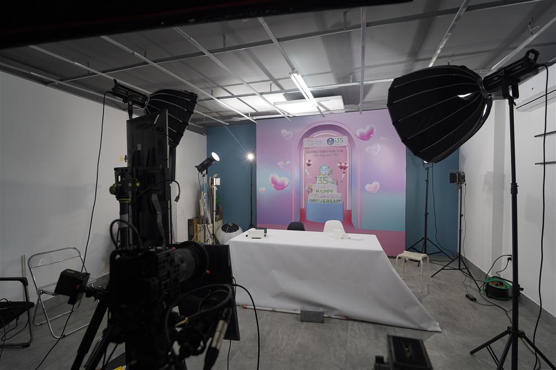 Set phiên live LipIce tại studio